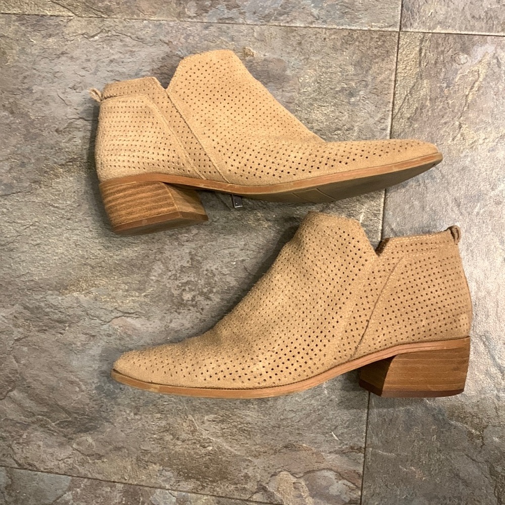 Casual ankle booties